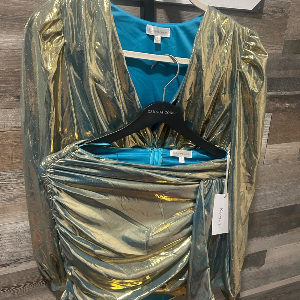 NWT Rosevelt Metallic Shimmering Gold 2-piece set (size small)